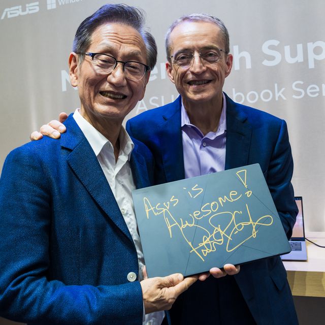 3. Asus Chairman Jonney Shih and Intel Ceo Pat Gelsinger Hold up an Asus Zenbook Duo Signed by Gelsinger.